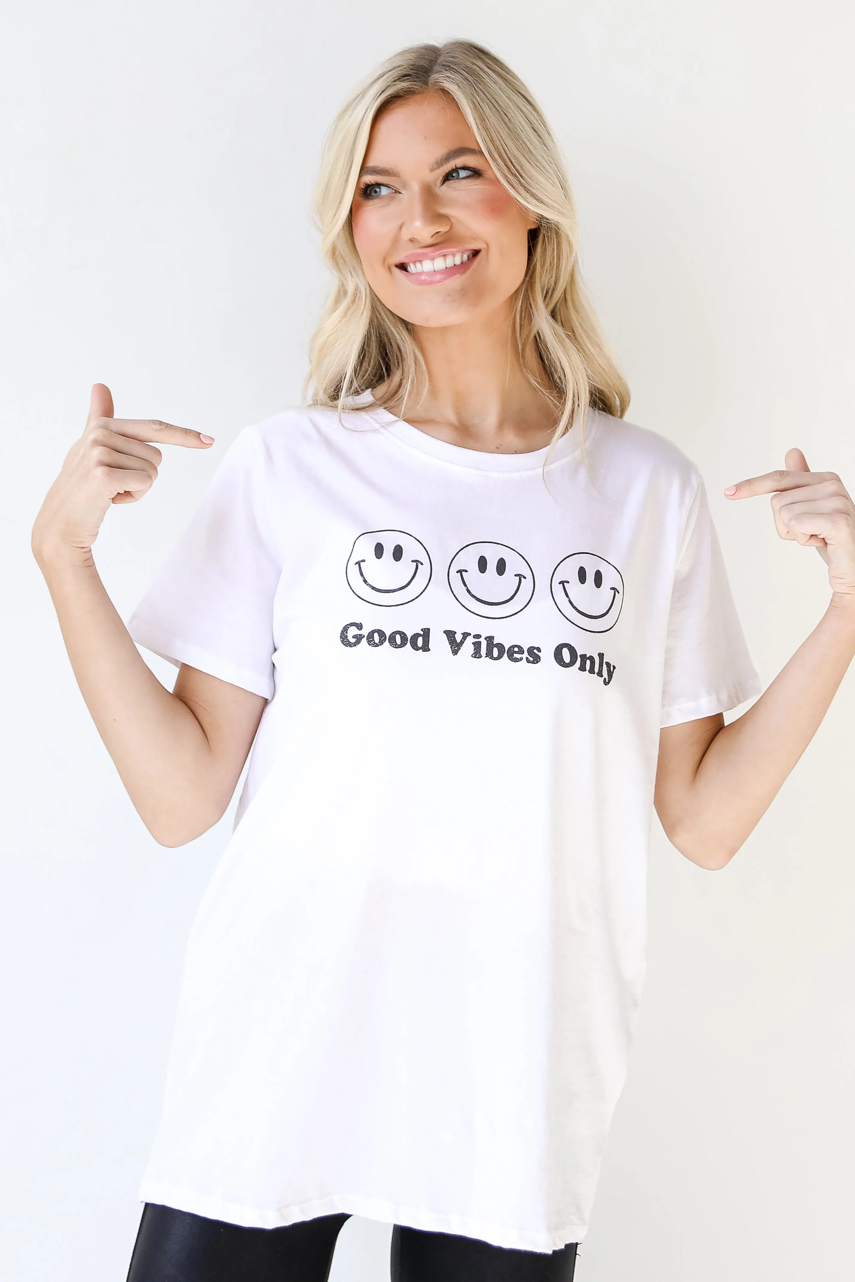 Good Vibes Only Smiley Graphic Tee