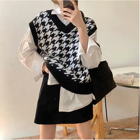 KittenAlarm - Casual Houndstooth Pattern Knitted Vest Sweater