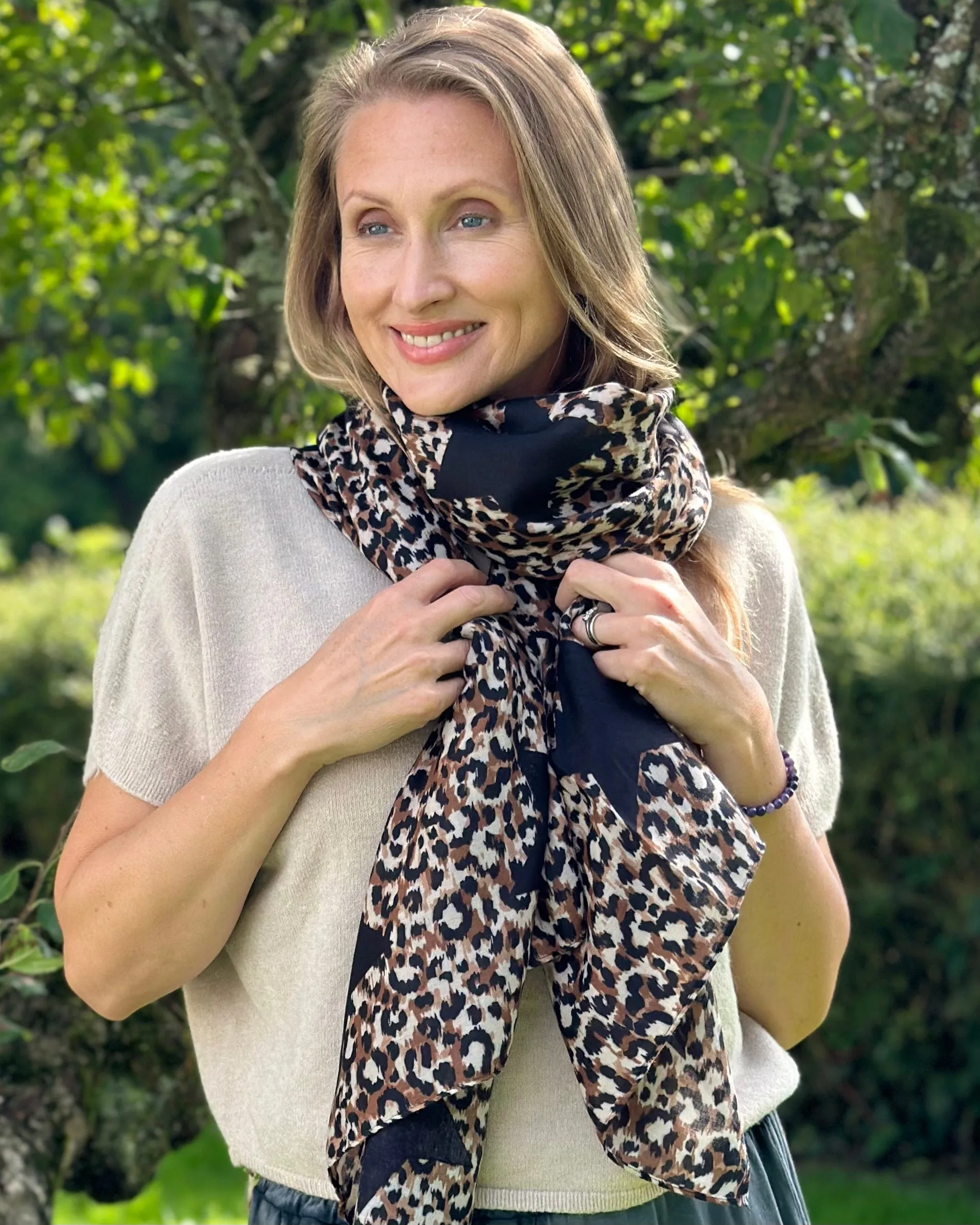 Leopard Print And Stars Recycled Scarf - Black