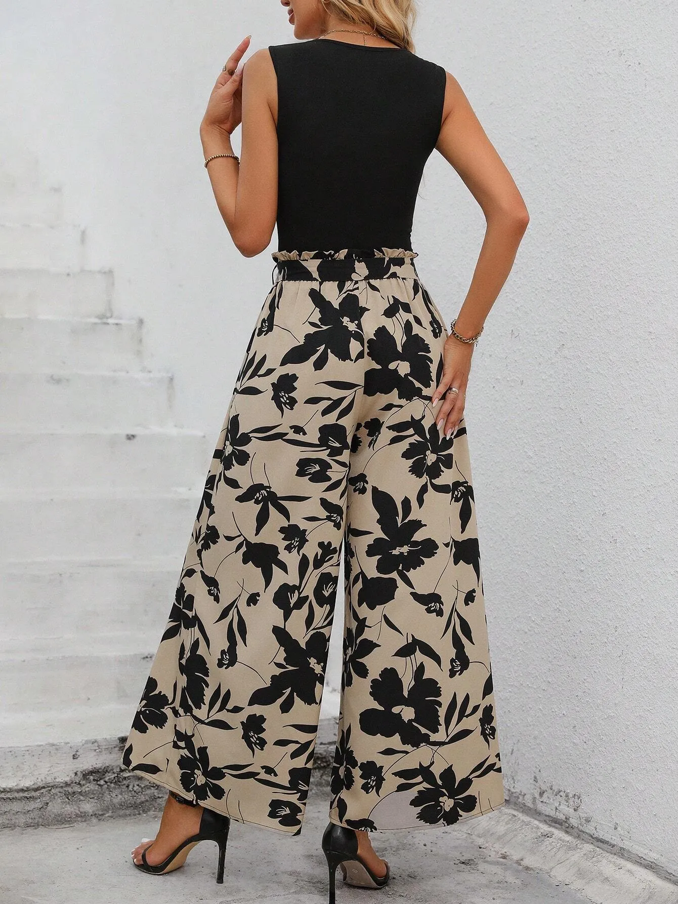 SHEIN LUNE Solid Tank Top & Floral Print Wide Leg Pants